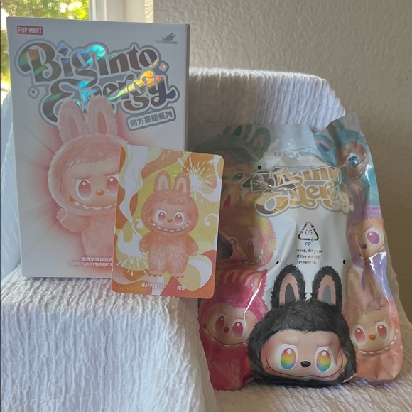 Accessories - Pop Mart Big Into Energy (Happiness) confirmed